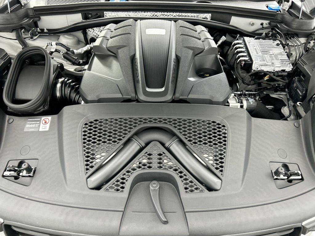 Thumbnail: 2026 Porsche Macan - 30