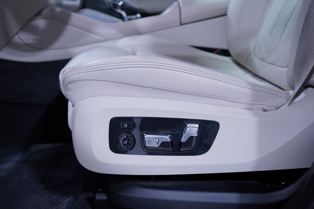 Thumbnail: 2021 BMW X6 - 8