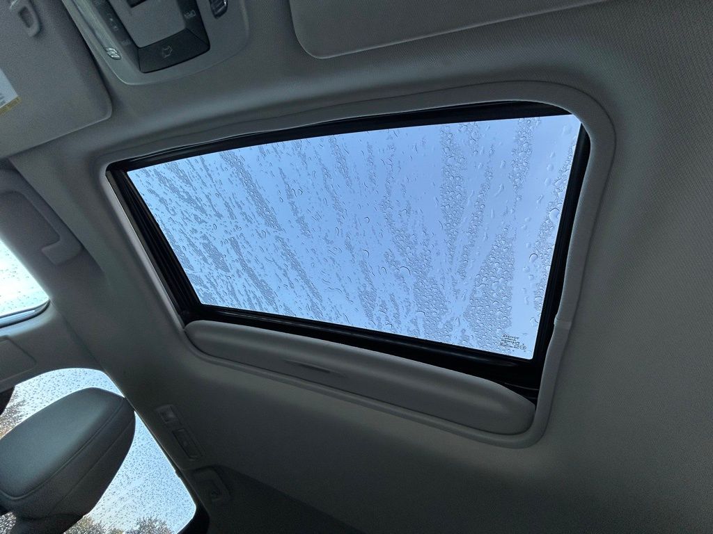 Thumbnail: 2024 Toyota Sienna - 31