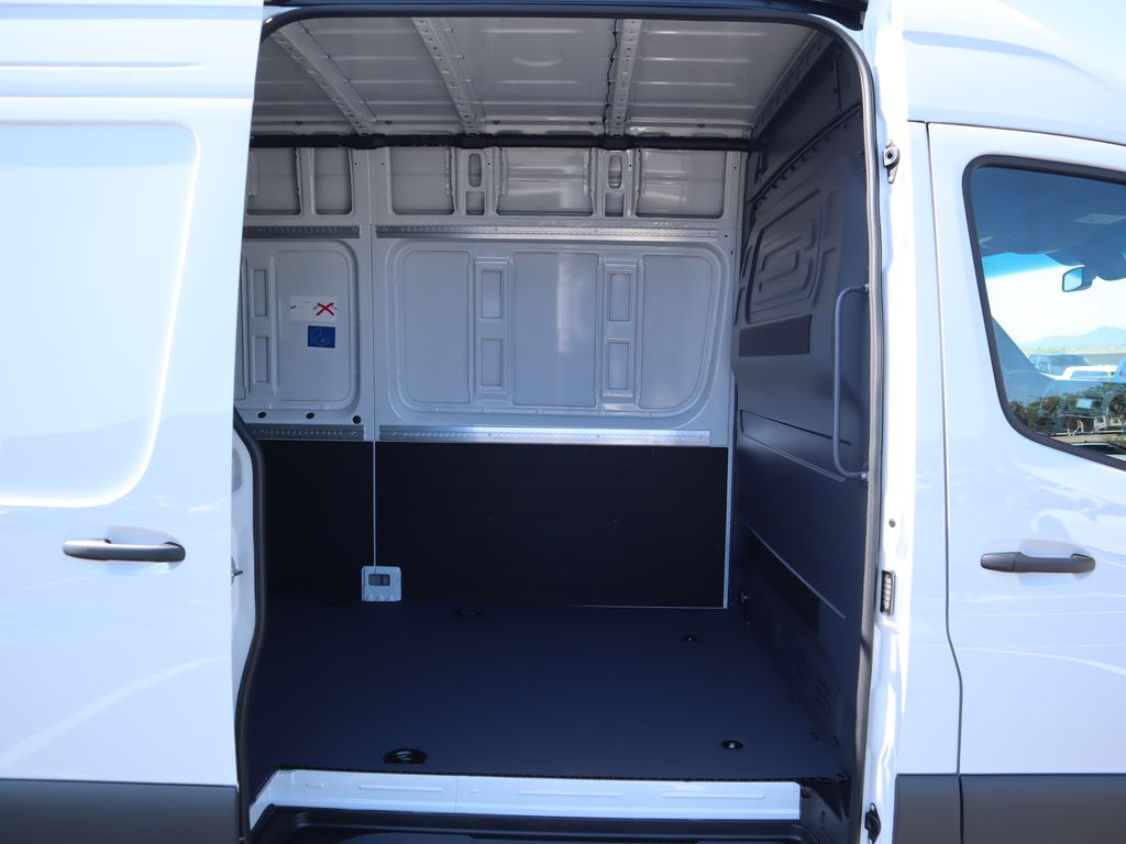 Thumbnail: 2025 Mercedes-Benz Sprinter - 23