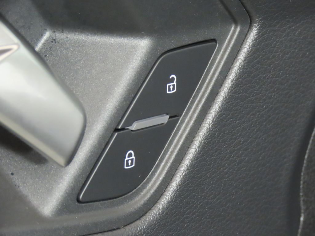 Thumbnail: 2025 Audi Q3 - 31