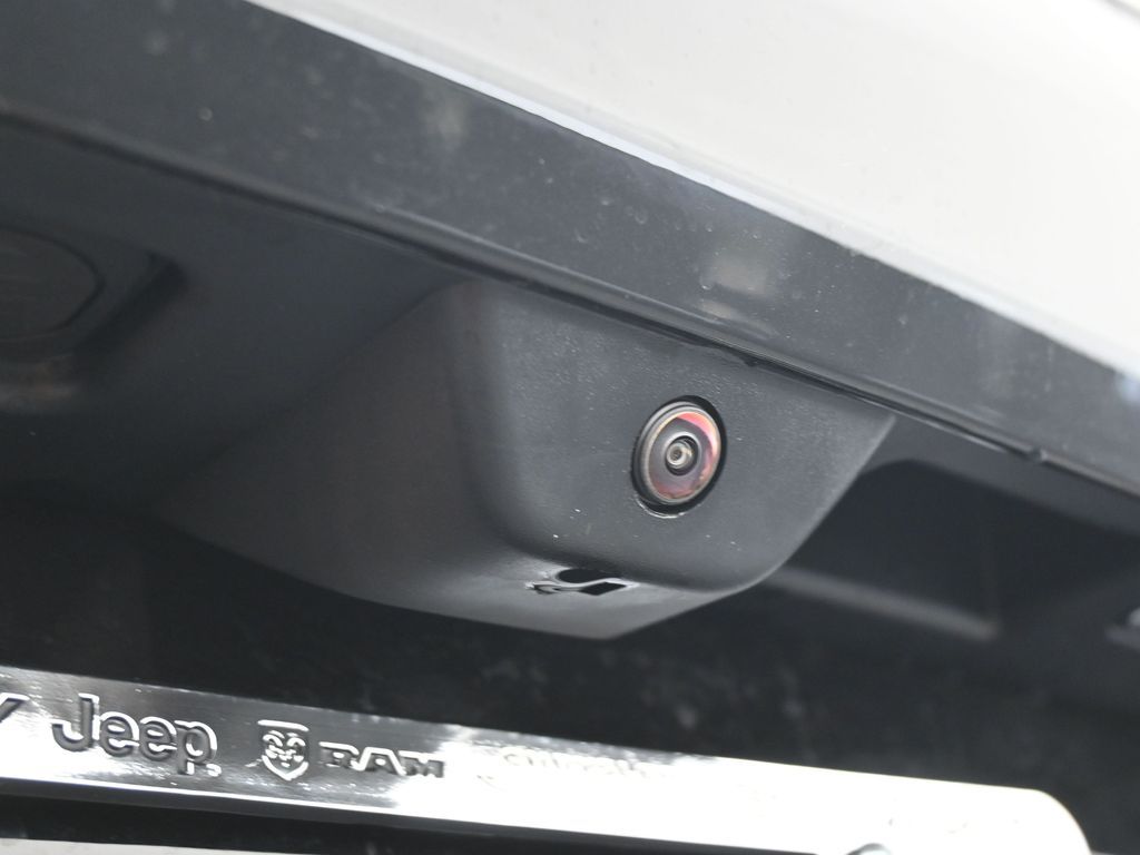 New 2026 Diamond Black Crystal Pearlcoat Jeep Limited image 36