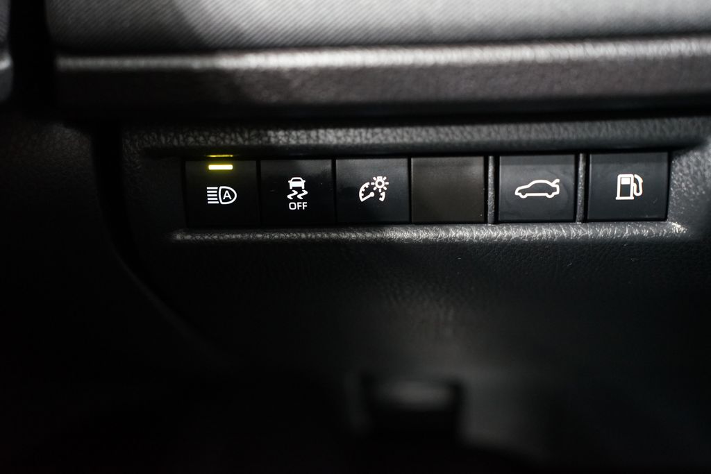 2025 Toyota Camry LE 24