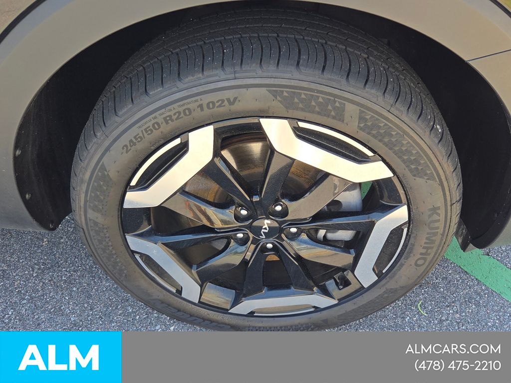 Used 2025 Black Kia S image 20