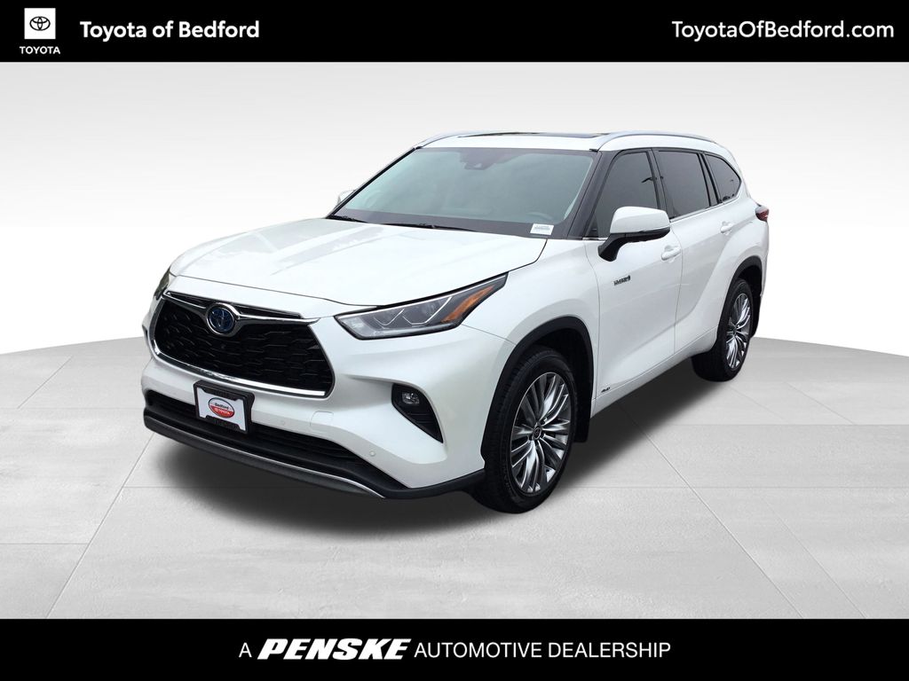 2021 Toyota Highlander Platinum Hero Image