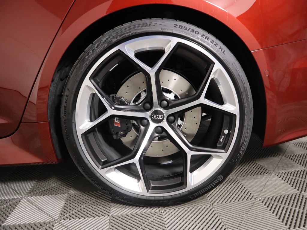 Thumbnail: 2025 Audi RS 6 - 32