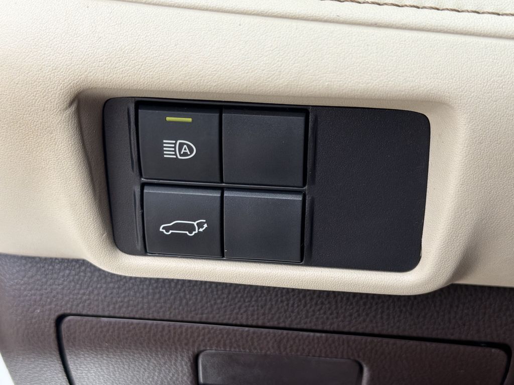 Used 2022 Toyota Highlander Hybrid SUV