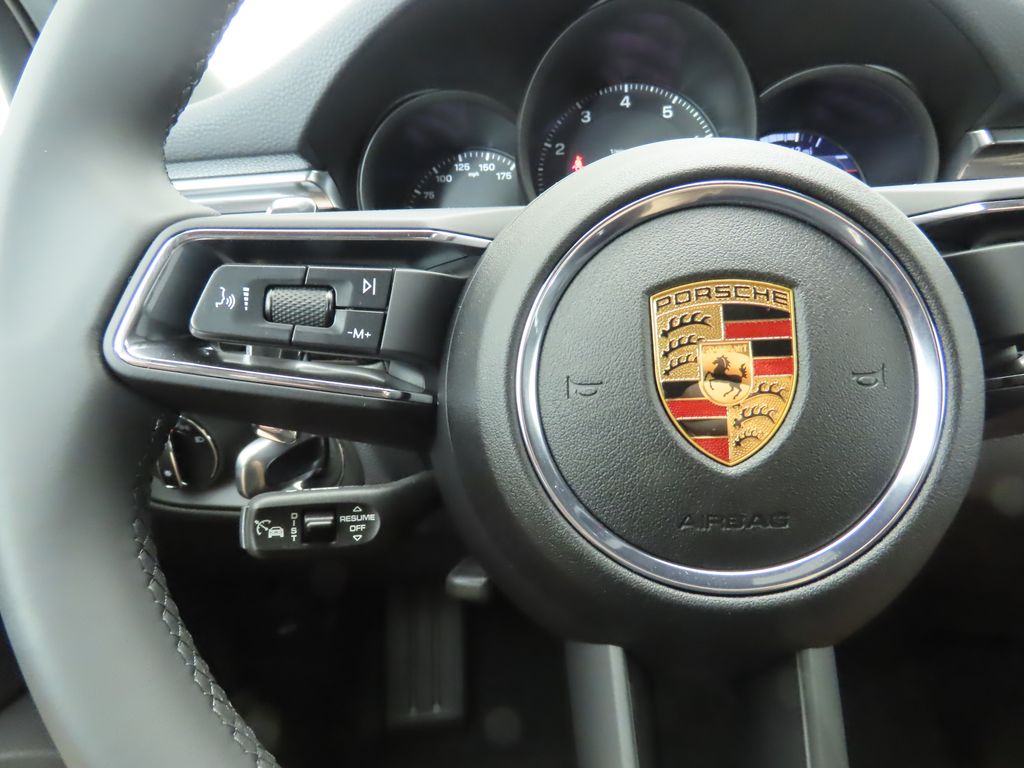 Thumbnail: 2025 Porsche Macan - 14
