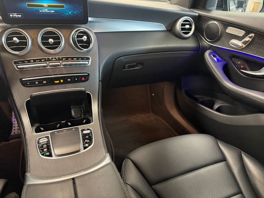 Thumbnail: 2022 Mercedes-Benz GLC - 30