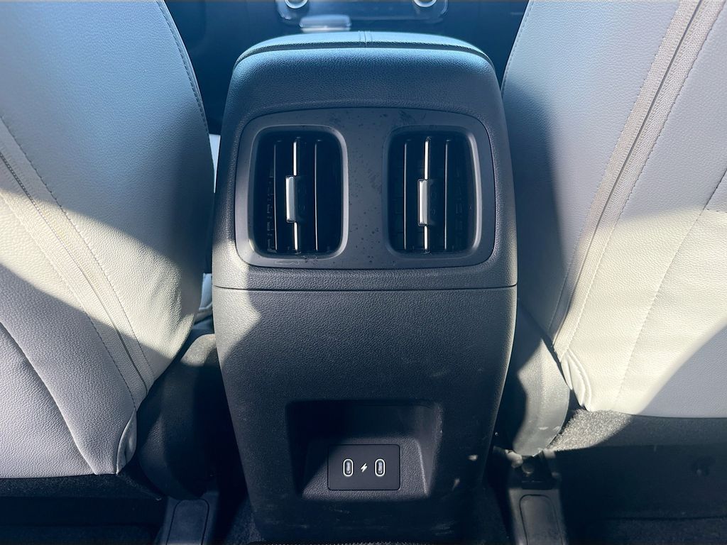 Used 2025 Green Hyundai SEL image 24