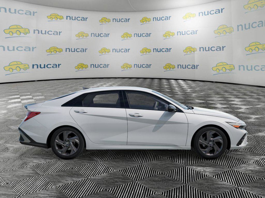 2026 Hyundai Elantra — photo 7