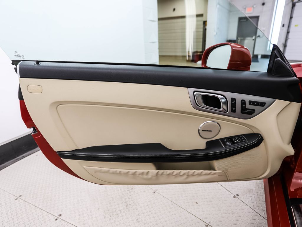 Thumbnail: 2012 Mercedes-Benz SLK - 9