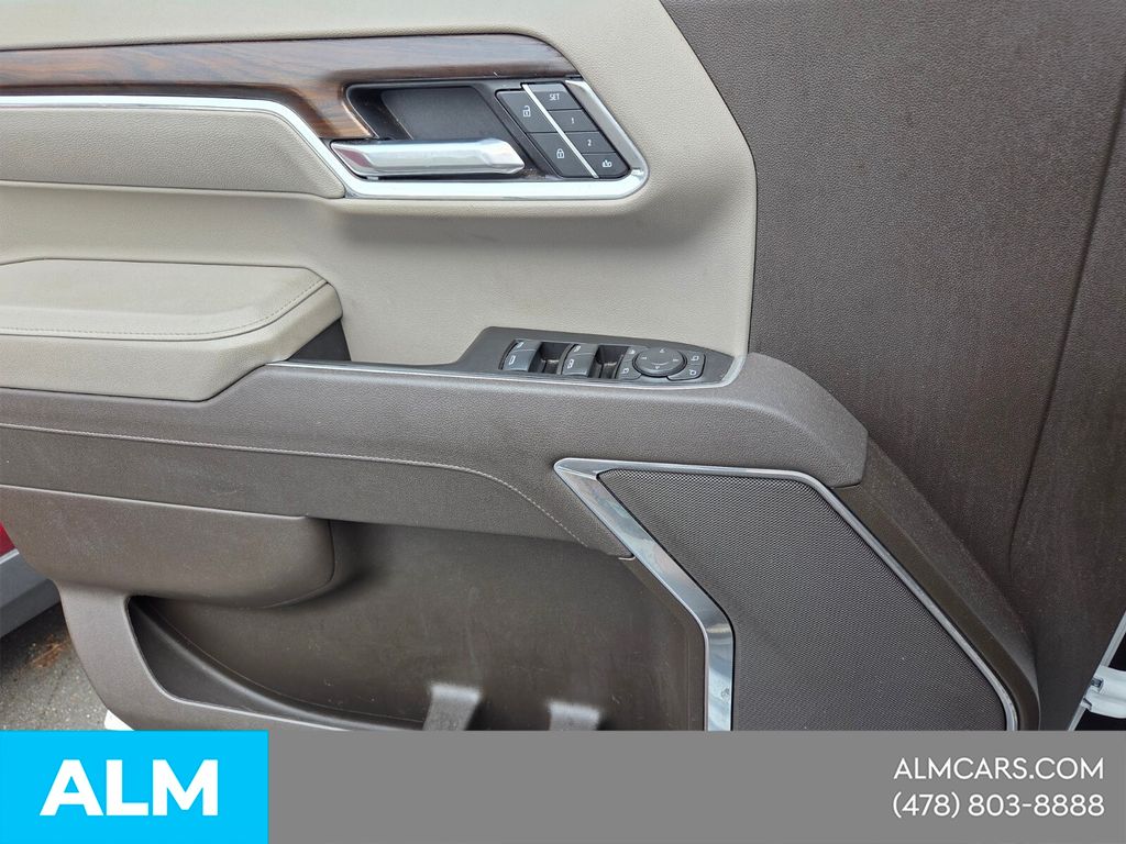 Used 2025 White GMC SLT image 30