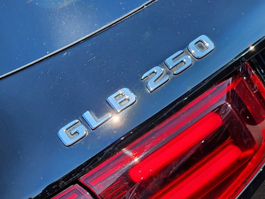 2024 Mercedes-Benz GLB GLB 250 12