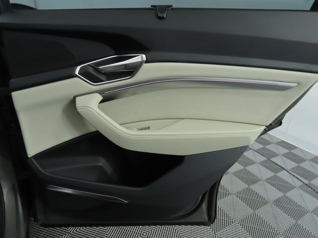 Thumbnail: 2024 Audi Q8 e-tron - 27