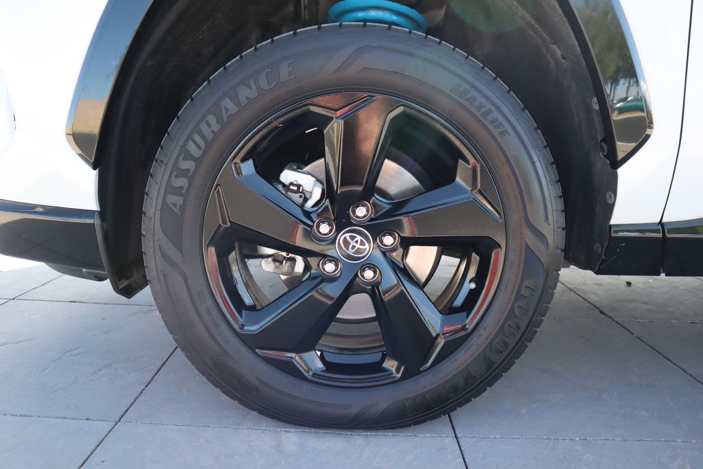 Thumbnail: 2020 Toyota RAV4 - 32