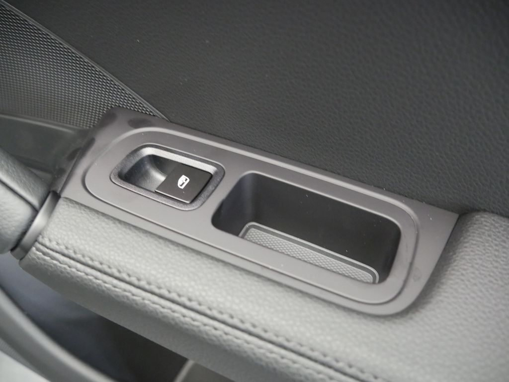 Thumbnail: 2026 Porsche Cayenne - 28