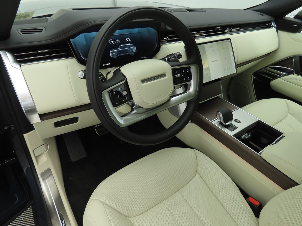 2025 Land Rover Range Rover SE 9