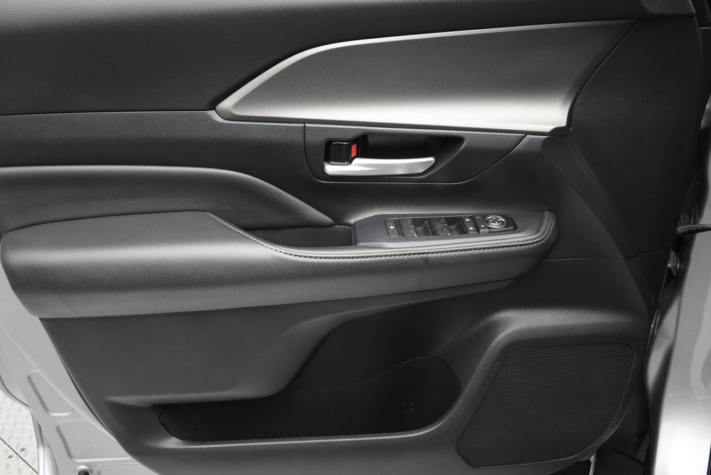 Thumbnail: 2024 Toyota Grand Highlander - 11
