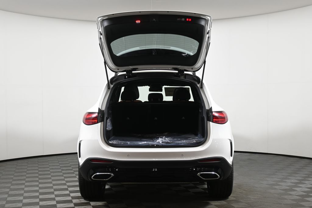 Thumbnail: 2025 Mercedes-Benz GLC - 27