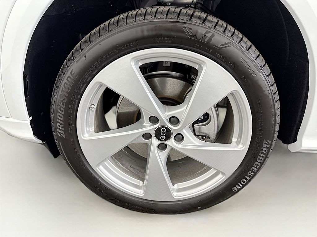 Thumbnail: 2025 Audi Q5 - 30