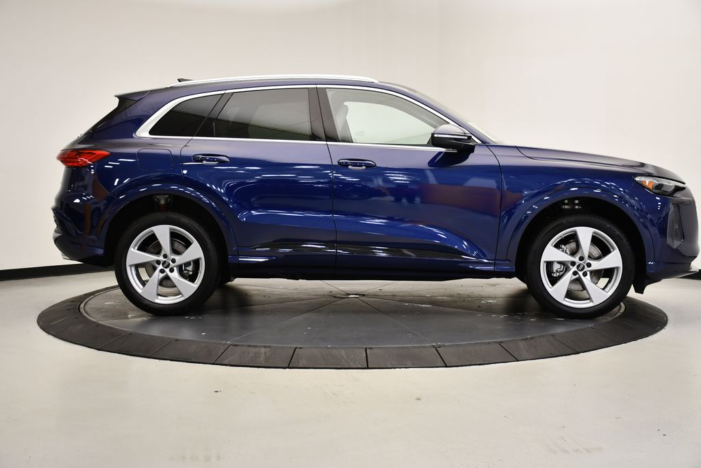 Thumbnail: 2025 Audi Q5 - 6