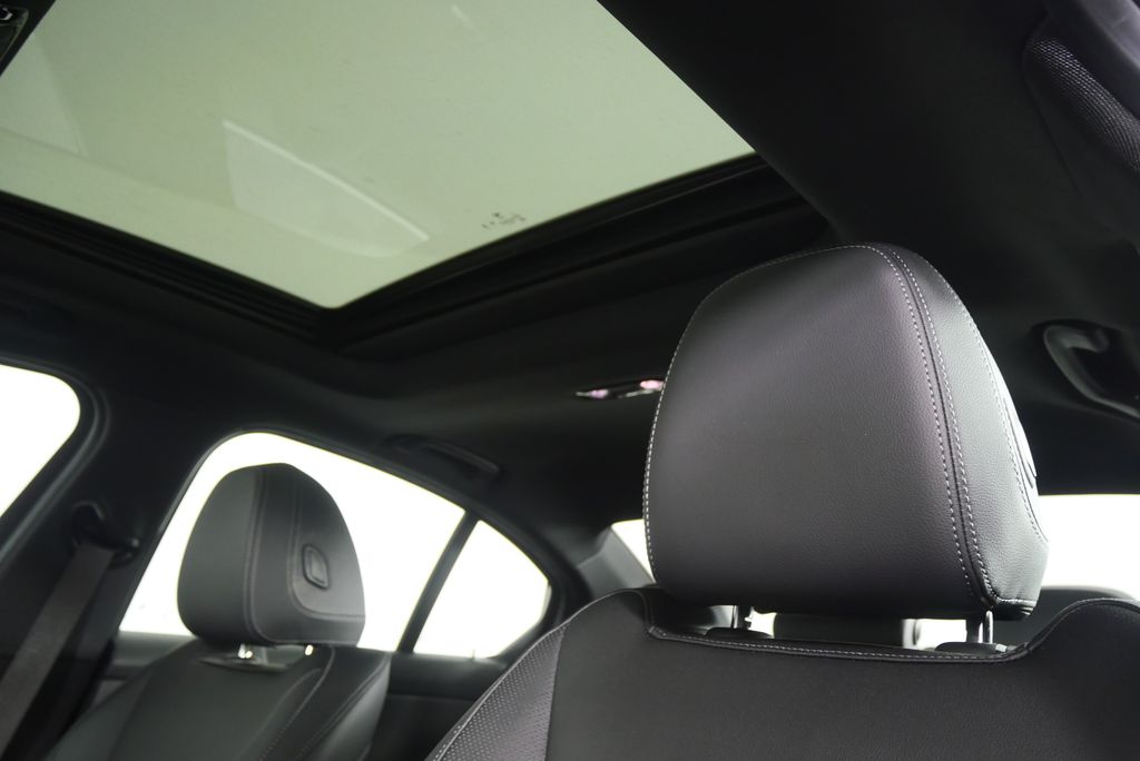 Thumbnail: 2024 BMW 3 Series - 12