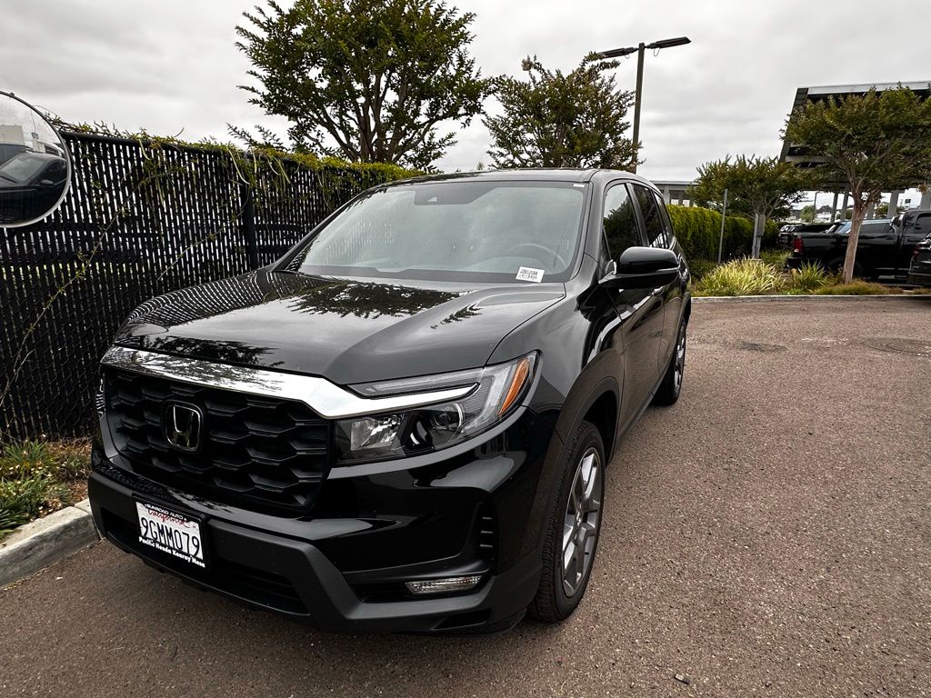 View vehicle photo 6