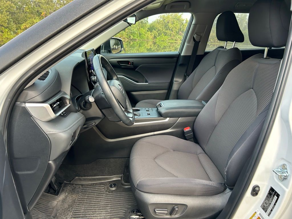 Thumbnail: 2024 Toyota Highlander - 15