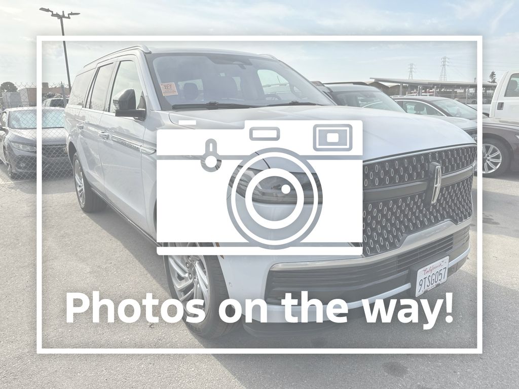 Crystal White Metallic Clearcoat 2025 Lincoln Navigator SUV / Crossover Four-Wheel Drive Automatic