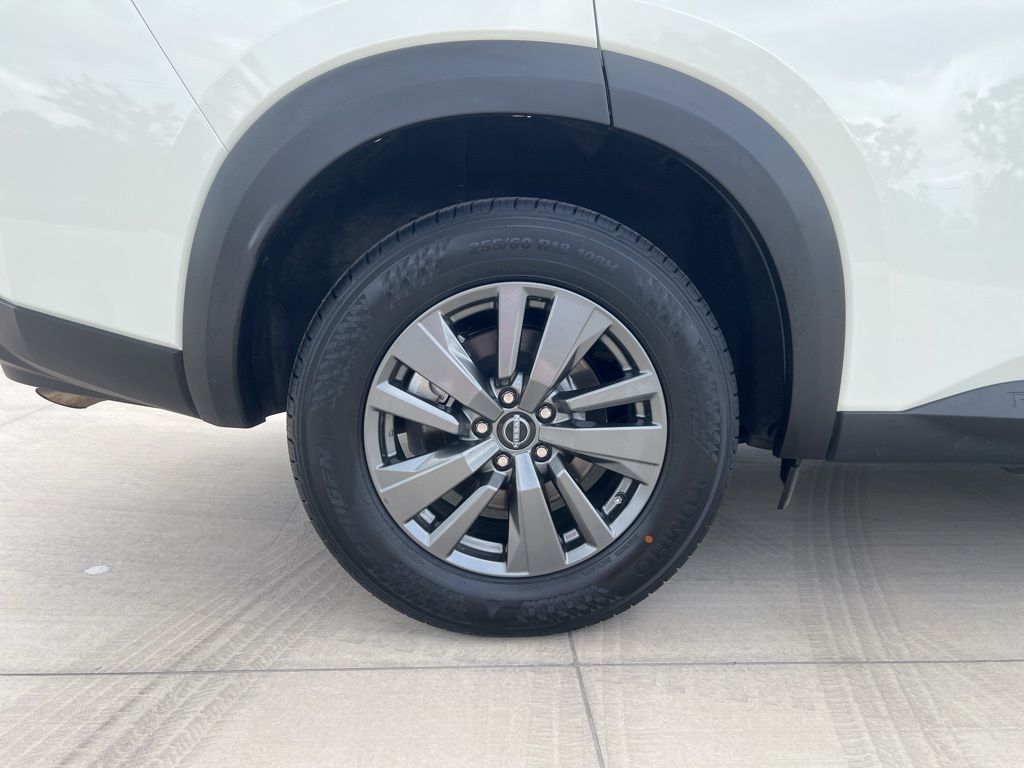 2024 Glacier White Nissan Pathfinder SV FWD SUV