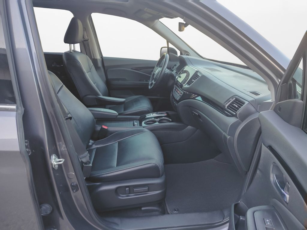 Used Car 2022 Honda Pilot  Touring For Sale Under $30,000 In Austin, Texas