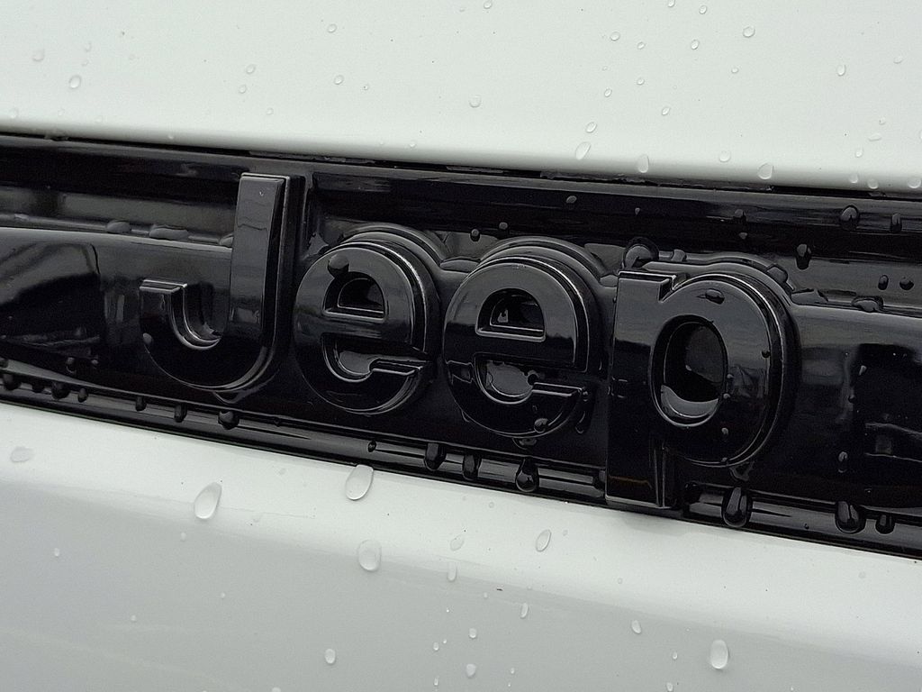 Thumbnail: 2023 Jeep Grand Cherokee - 30