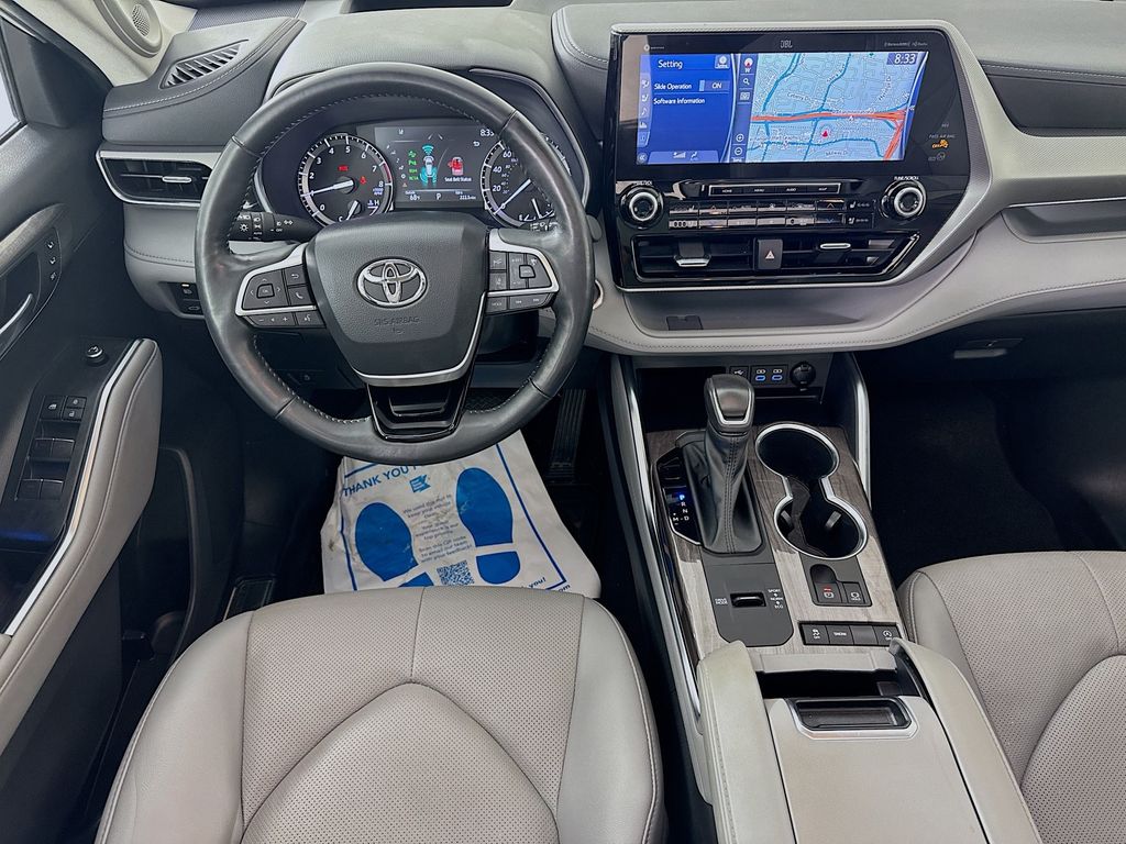 Used Car 2022 Toyota Highlander  Platinum For Sale Under $50,000 In Austin, Texas