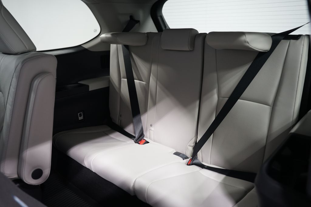 2025 Toyota Grand Highlander Limited 31