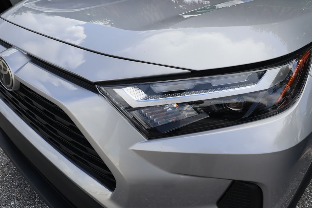 2022 Toyota RAV4 XLE 3