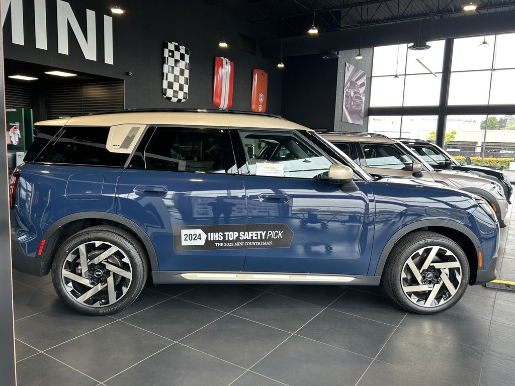 2025 MINI Cooper Countryman Iconic 6