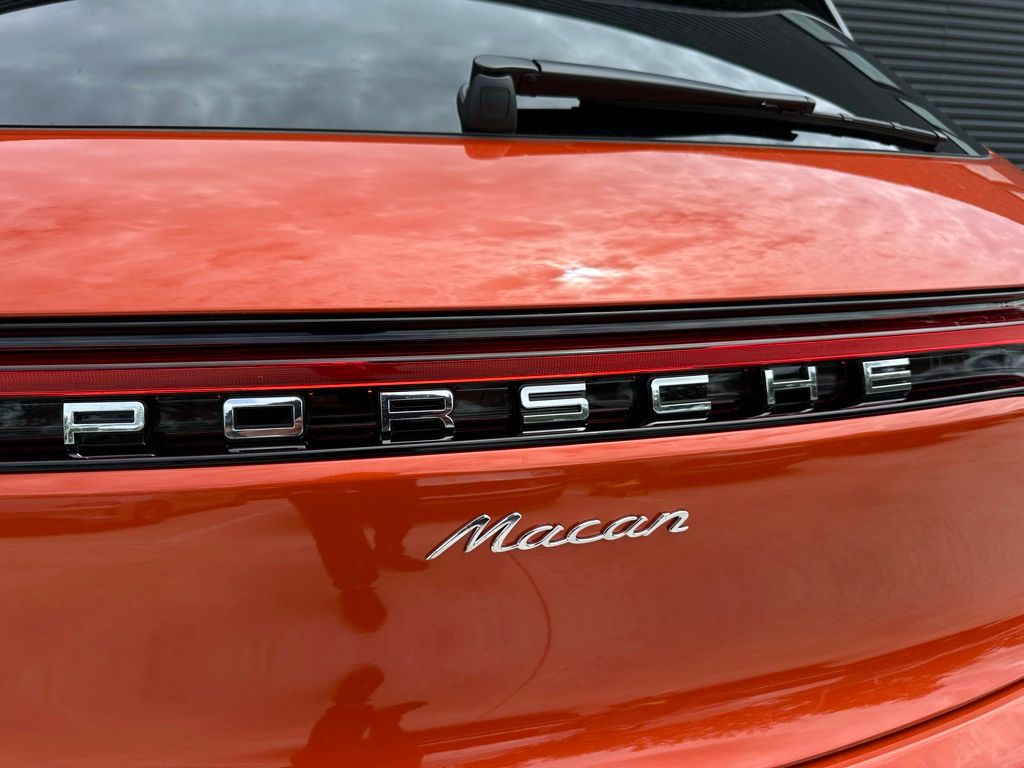 Thumbnail: 2025 Porsche Macan - 12