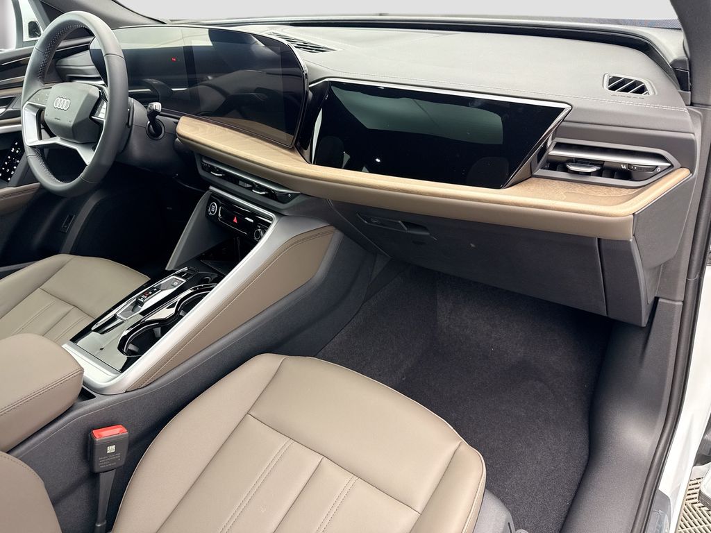 Thumbnail: 2025 Audi Q5 - 16