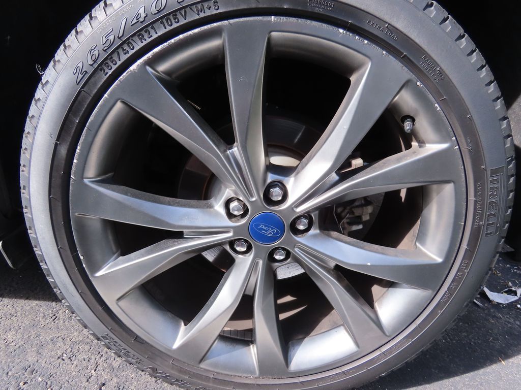 Thumbnail: 2016 Ford Edge - 16