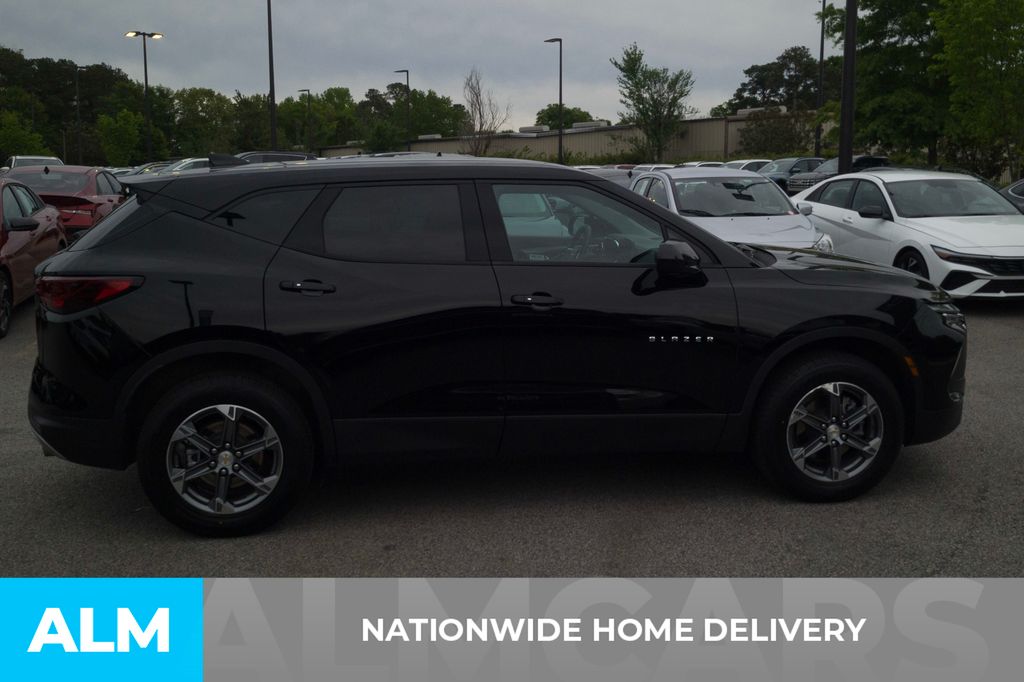 Used 2025 Black Chevrolet LT image 4