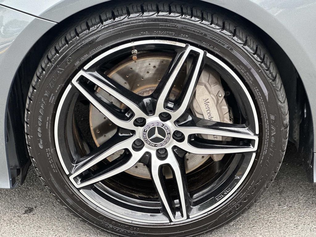 Thumbnail: 2019 Mercedes-Benz E-Class - 17