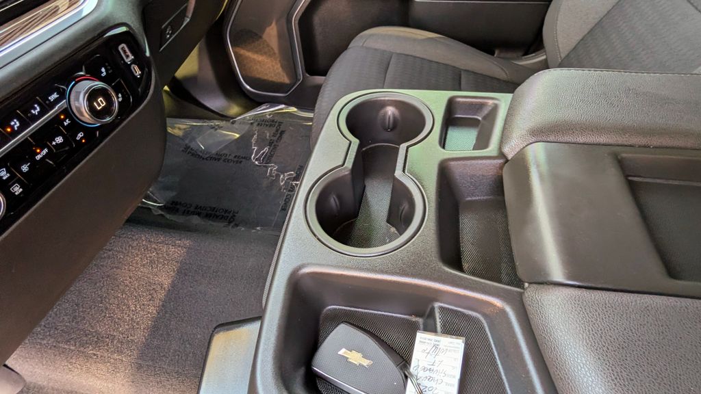 Used 2022 Chevrolet Silverado 1500 LT 4D Crew Cab