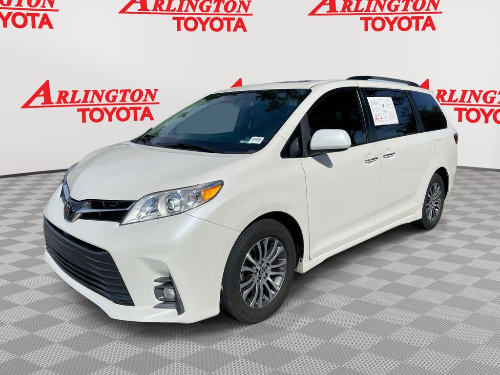2020 Toyota Sienna XLE