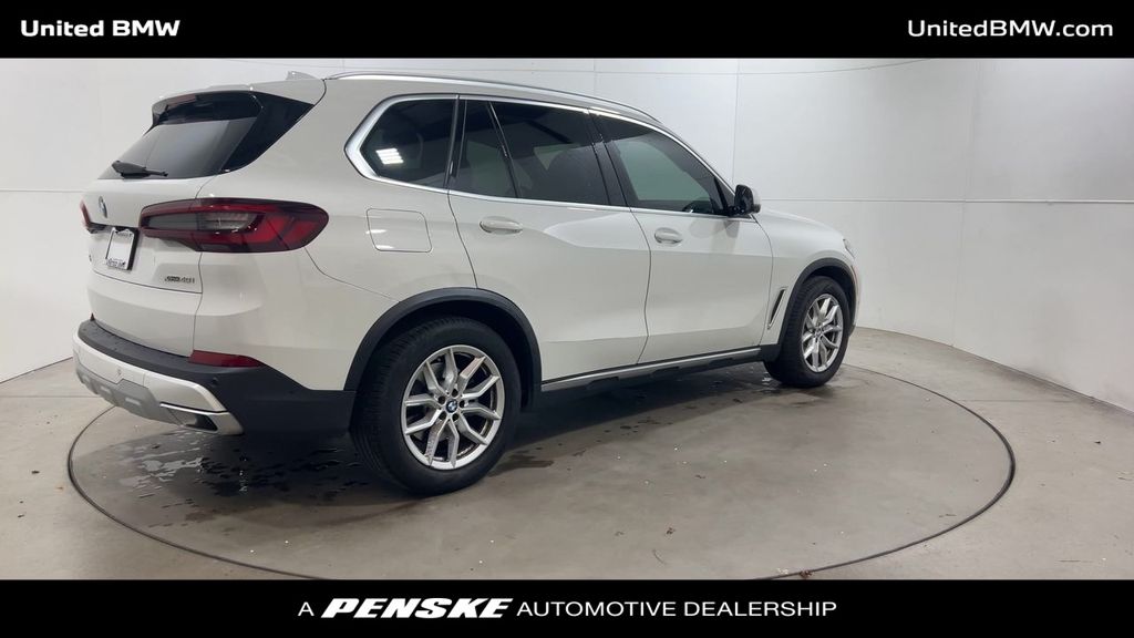 Thumbnail: 2023 BMW X5 - 8