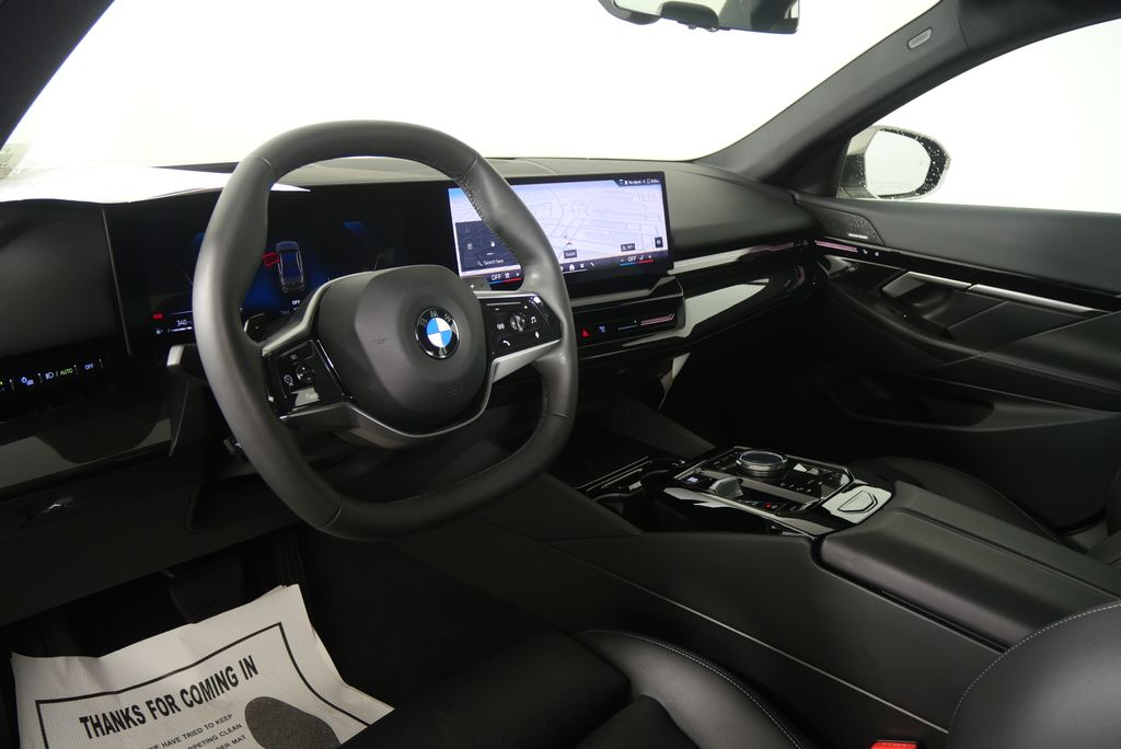 Thumbnail: 2025 BMW 5 Series - 13