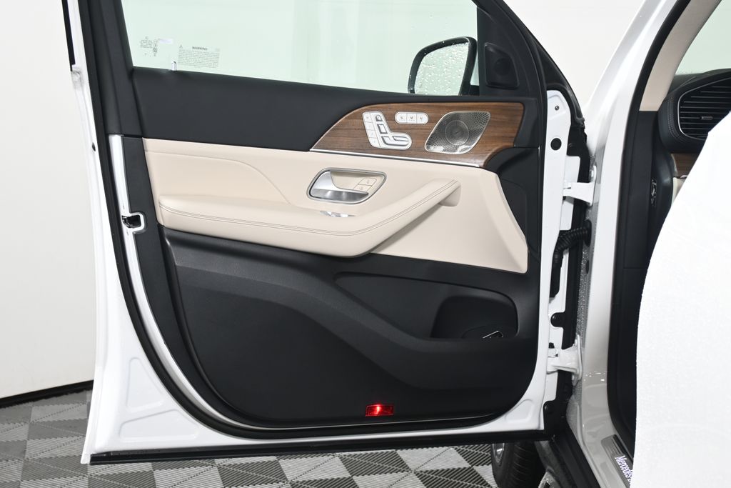 Thumbnail: 2026 Mercedes-Benz GLS - 24