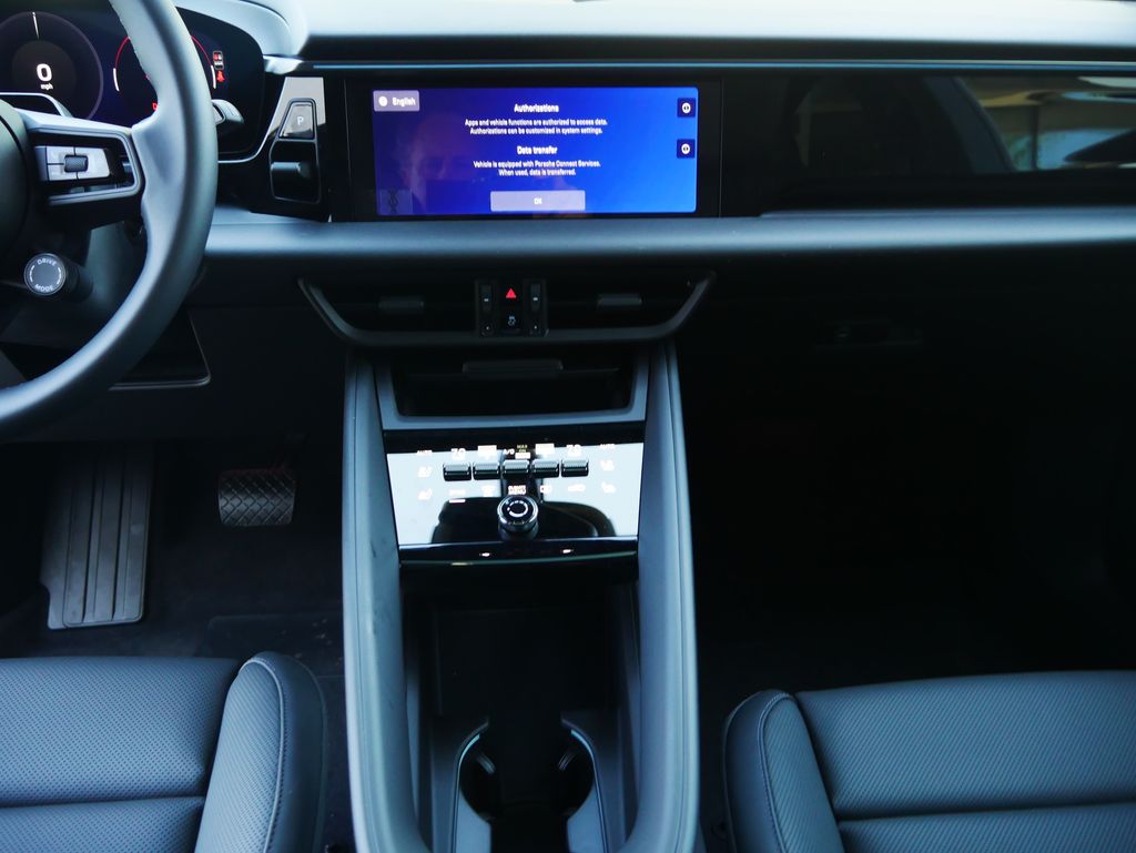 Thumbnail: 2026 Porsche Macan - 23