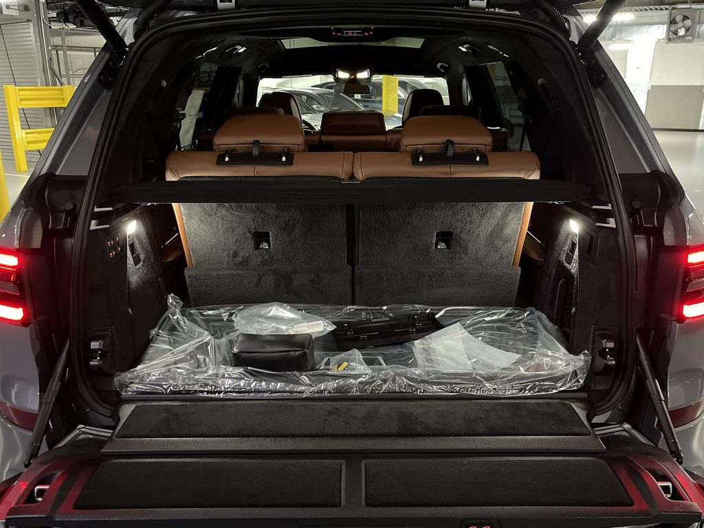 Thumbnail: 2026 BMW X7 - 25