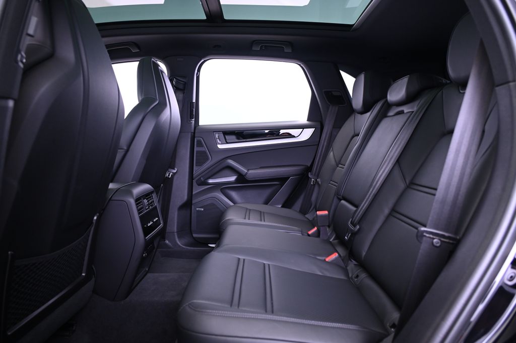 2024 Porsche Cayenne S 32